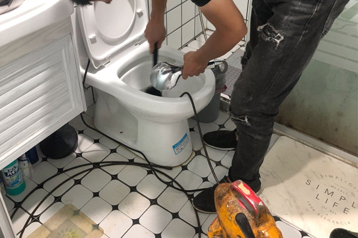 石林马桶堵塞自己疏通还是找师傅?专业上门服务让你省时更省心